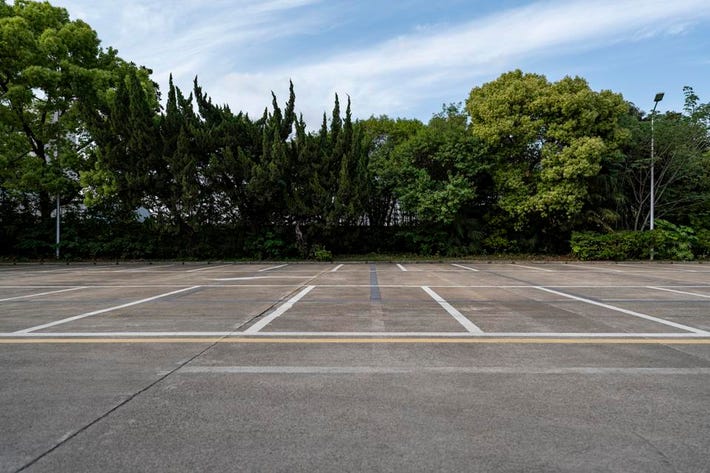 960×0 An image of a parking lot.